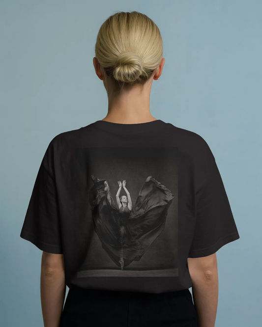 Elegant Ballet Art Oversized T-Shirt – Black & White Dance Print | Unisex Streetwear